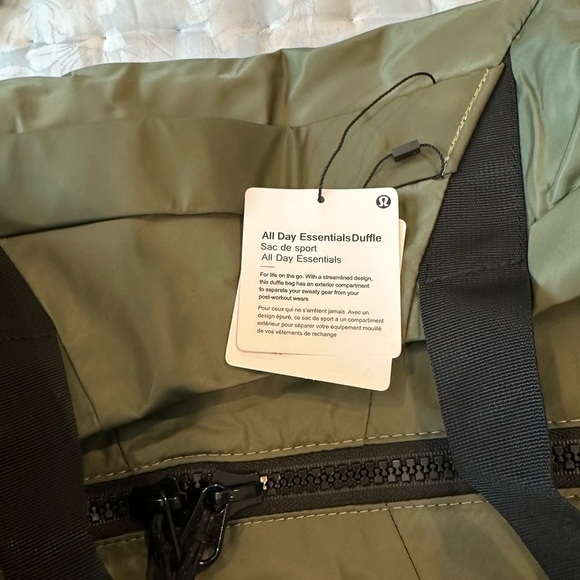Lululemon All day Essential Duffle Bag gym bag new sage gray - Picture 3 of 11